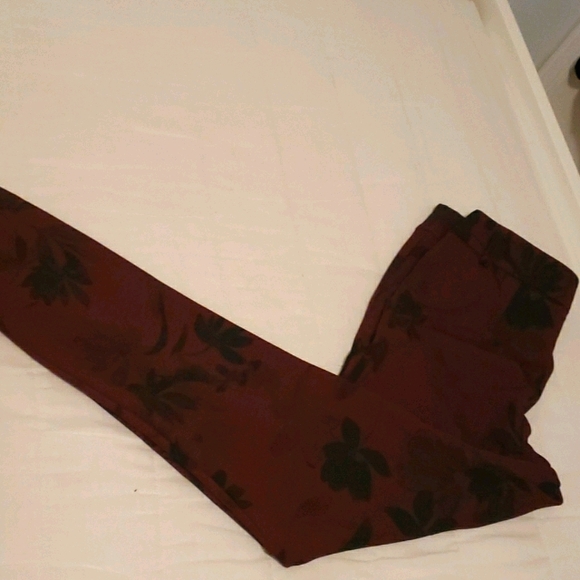 Red and black foliage patterned dress pants - Picture 1 of 3